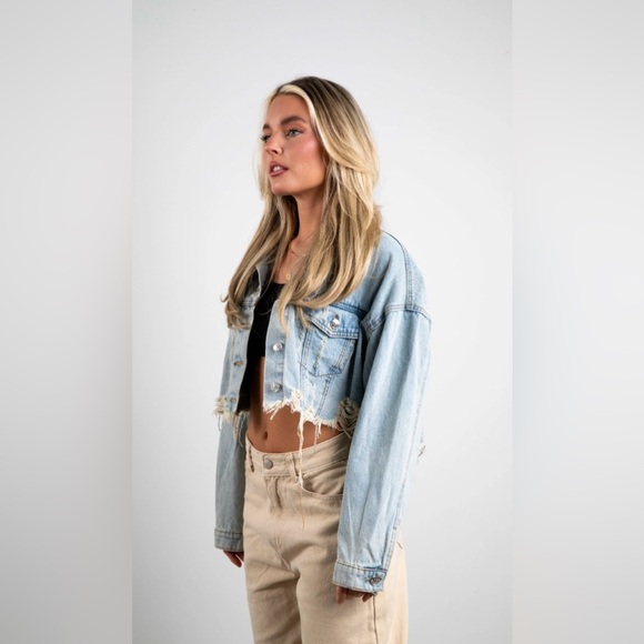 NWT Trio Urban Cropped Distressed Denim Jacket - Picture 2 of 8